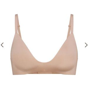 SKIMS NWT Wireless Form T-Shirt Demi Bra